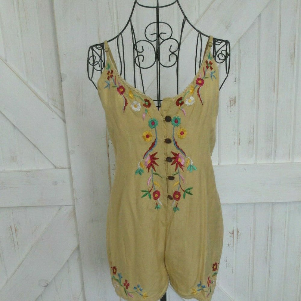 ✨ Urban Outfitters Embroidered Floral Romper